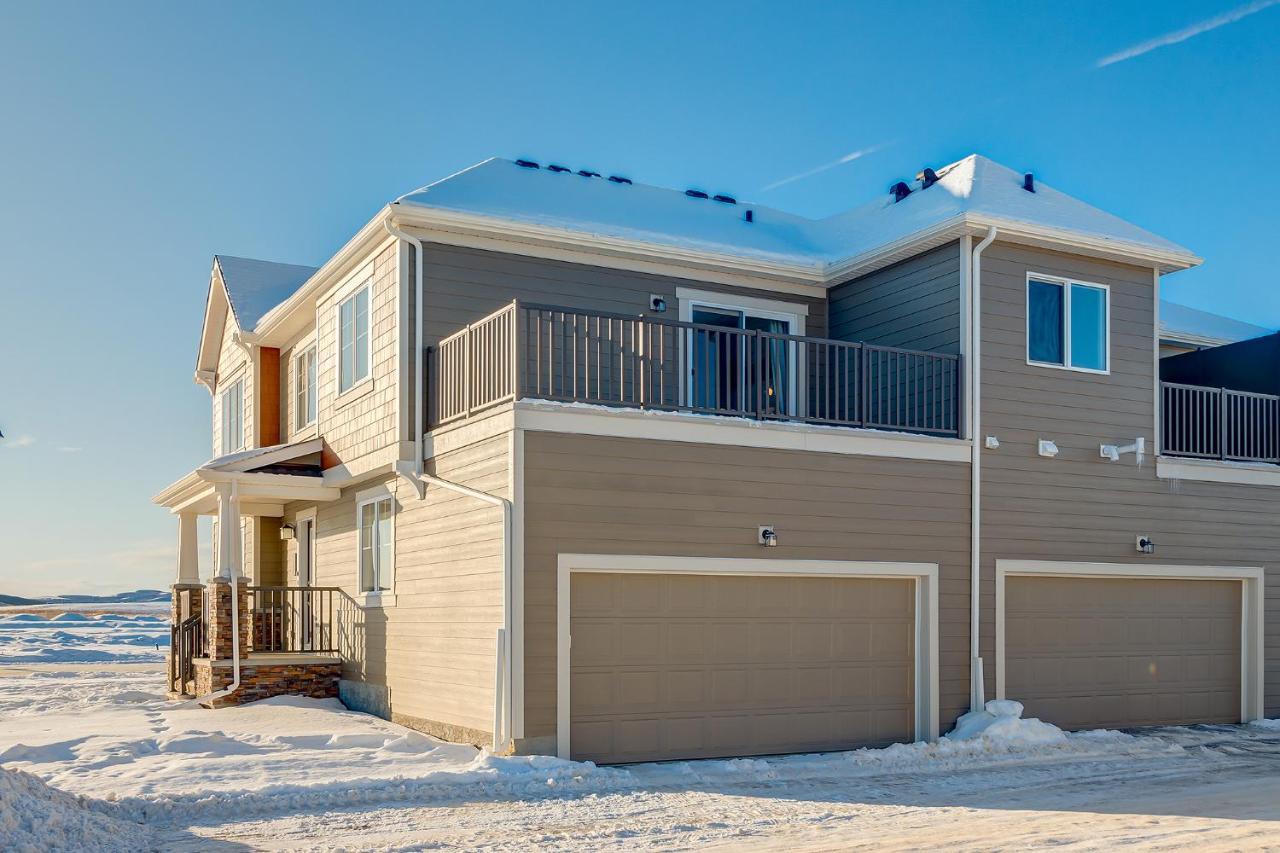 YYC New Home With Ac, Patio And Netflix المظهر الخارجي الصورة